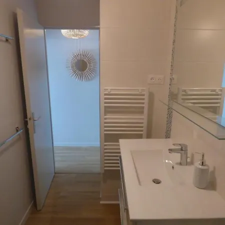 Studio Les Sables-d'olonne, 1 Piece, 4 Personnes - Fr-1-427-38 Apartament